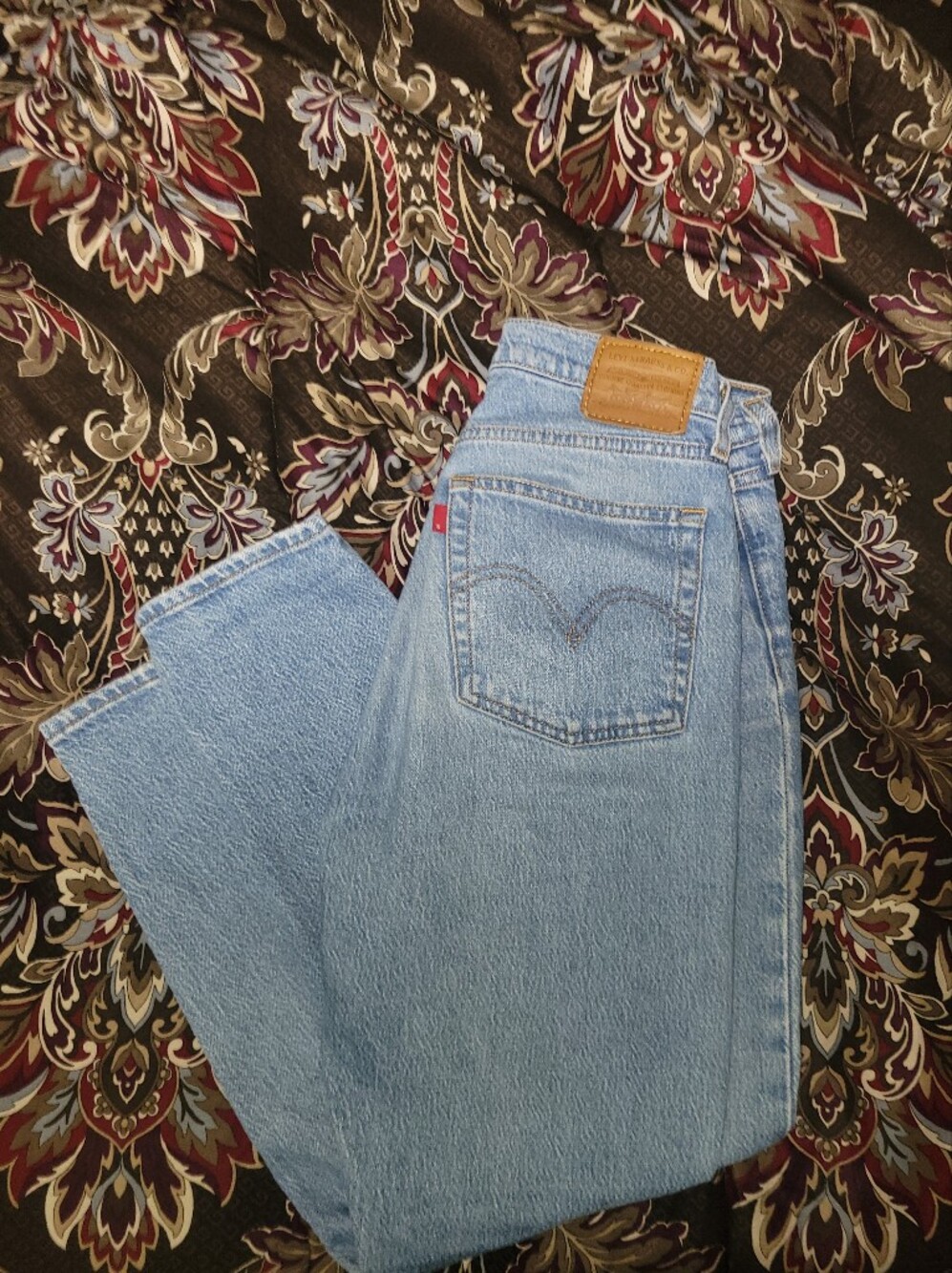 Levi Mom Jeans Distressed Wedgie Size 26